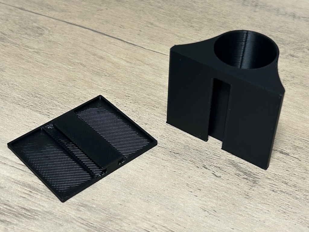 ホッチキスで壁に取り付ける印鑑ホルダー