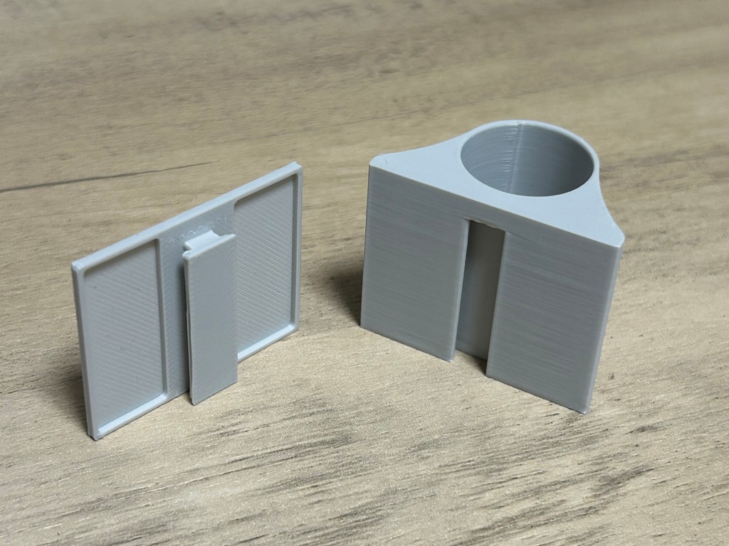 ホッチキスで壁に取り付ける印鑑ホルダー