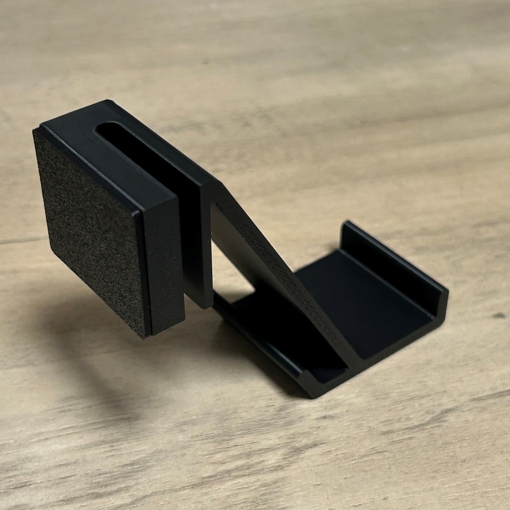 ホッチキスで壁に取り付けるコントローラースタンド