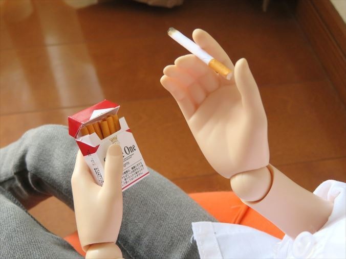 小物)吸い殻・火のついたタバコ