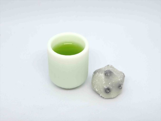 小物）豆大福とお茶