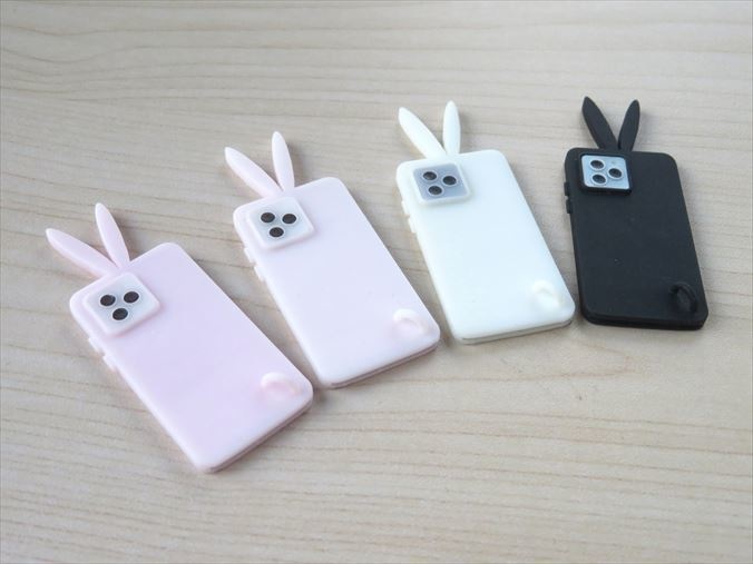 小物)うさうさケータイ