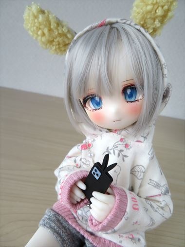 小物）うさうさケータイ（ストラップ穴あり）（1/6サイズ）