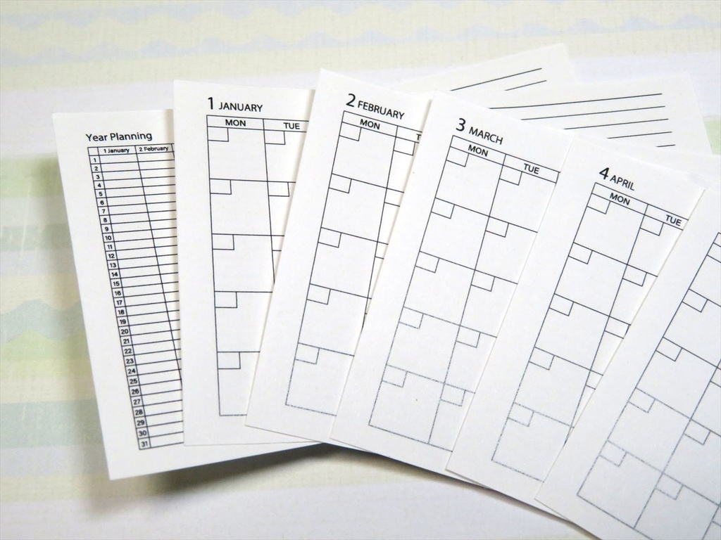 小物)日付フリー手帳