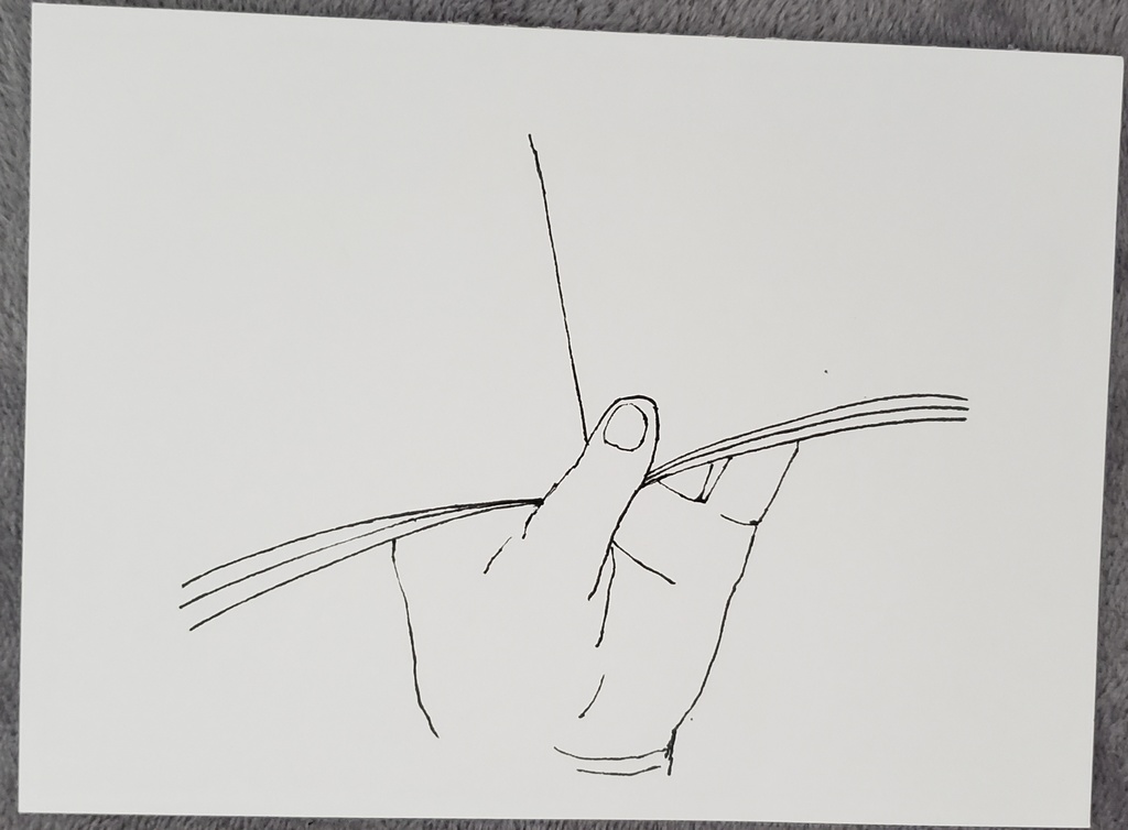 ノートを持つ手