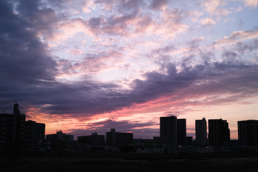 夕景のマンション群