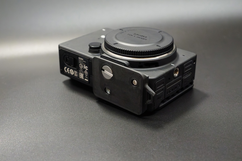 SIGMA fp/fpL用 アルカスイス互換プレート(三脚穴付)