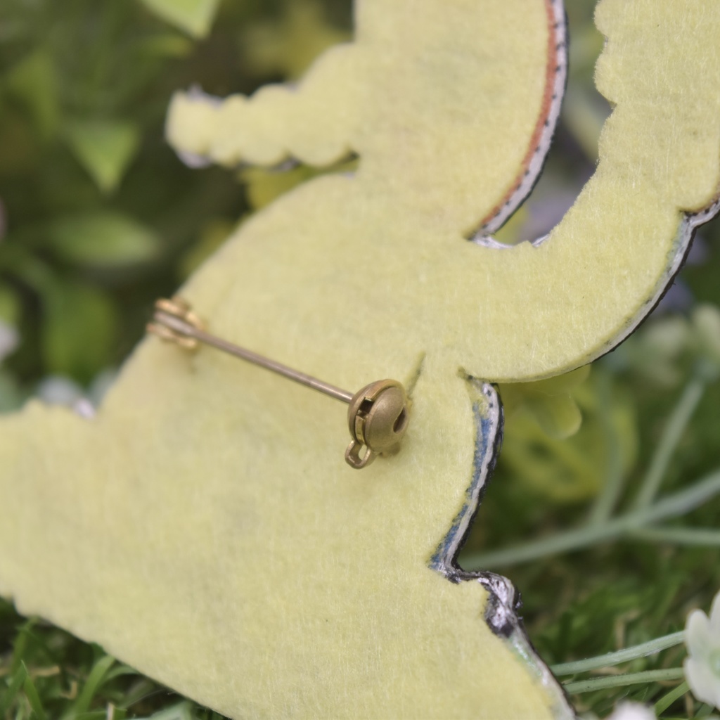 変な狐面刺繍バッジ(徐に花握る日々)