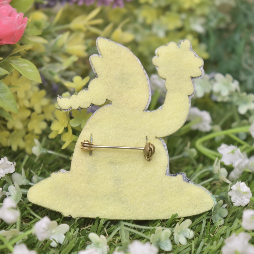 変な狐面刺繍バッジ(徐に花握る日々)