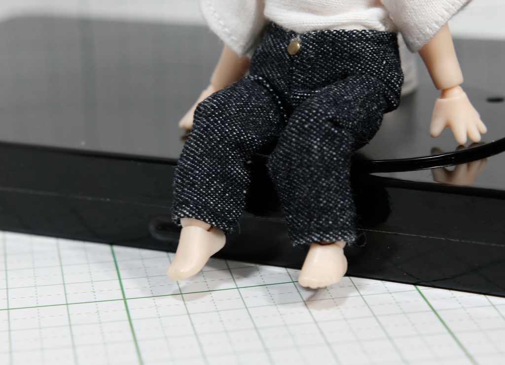 シャツインできるジーパン(ねんどろいどどーる専用)