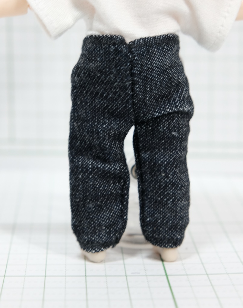 シャツインできるジーパン(ねんどろいどどーる専用)