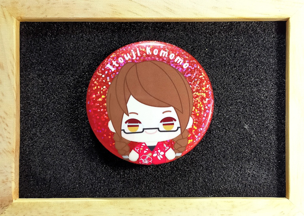糸氏こもも　キラキラ缶バッジ