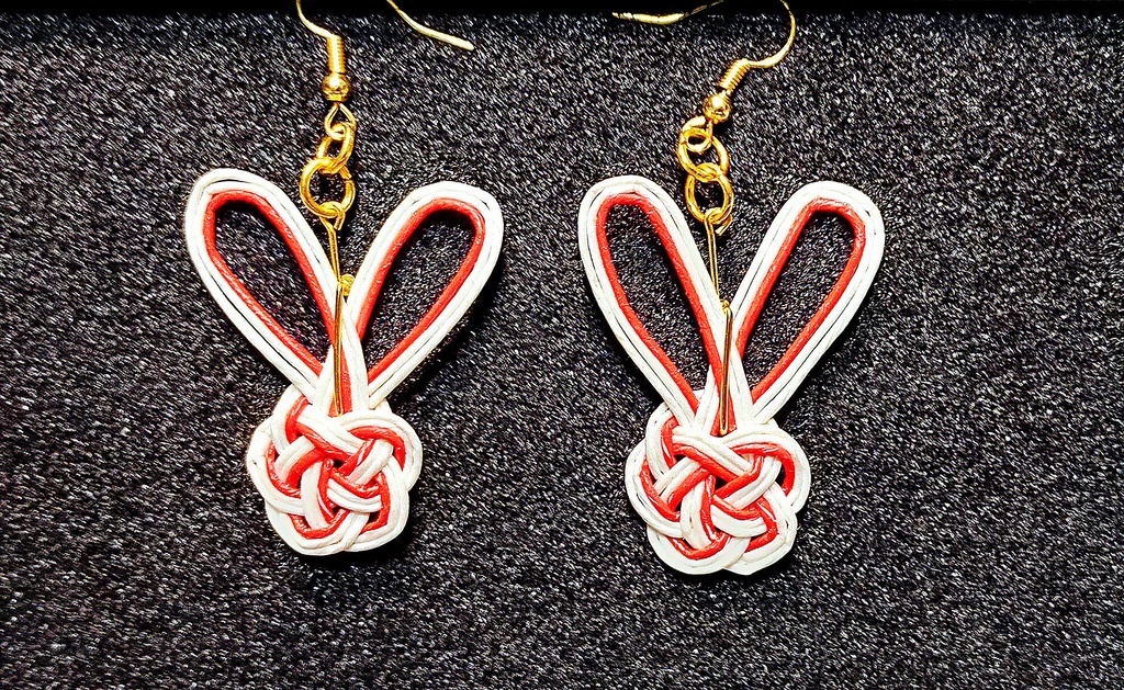 卯年の水引きピアス