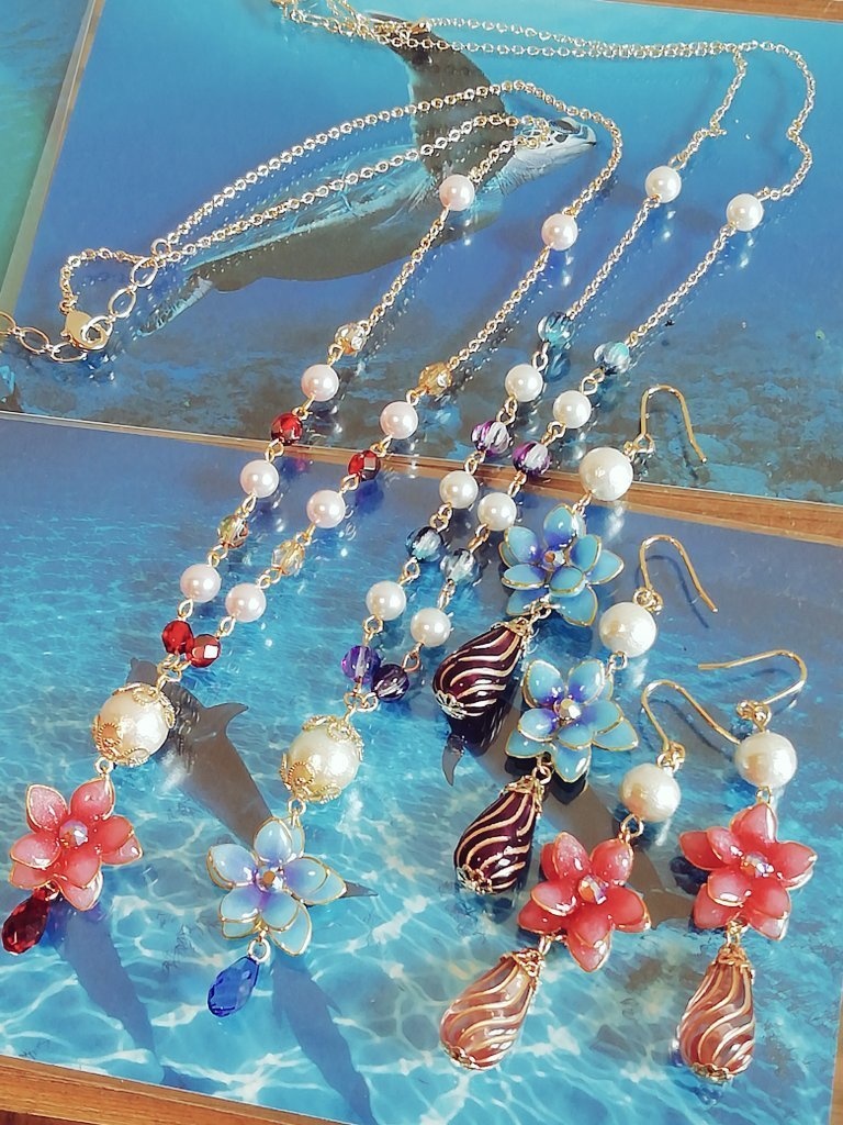 パールフラワーイヤリング/ピアス(シラナミ、ミツノ)