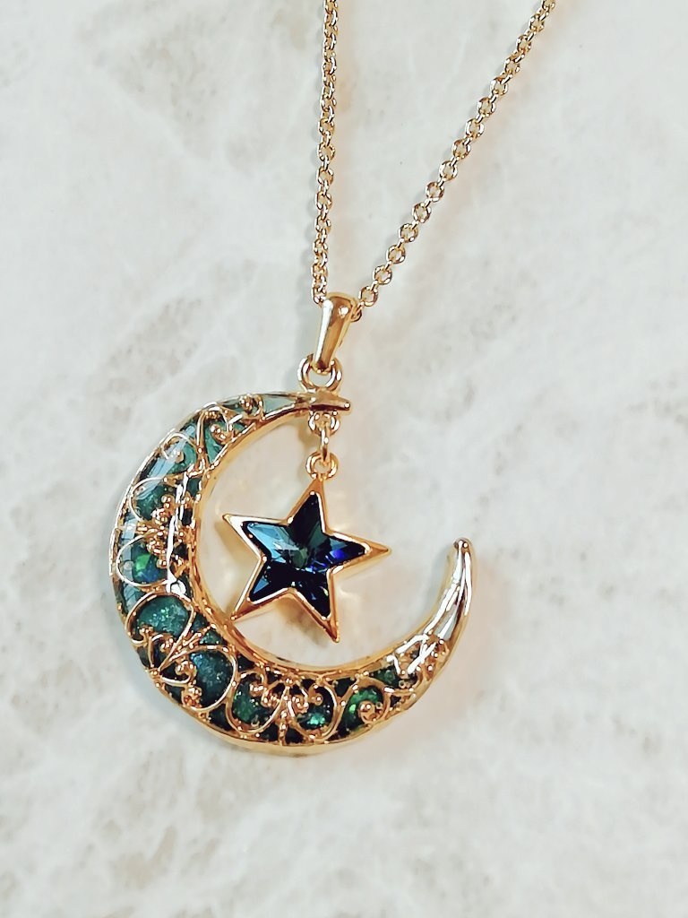 氷闇の月飾り風三日月レジンネックレス