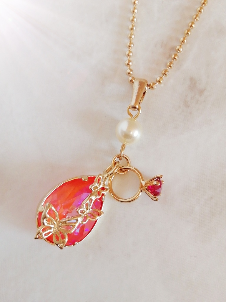 胡蝶のネックレス(エテーネ)