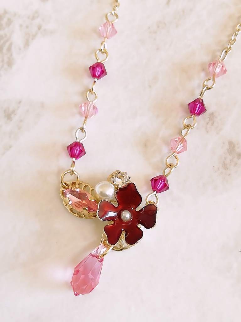 フラワービジューネックレス