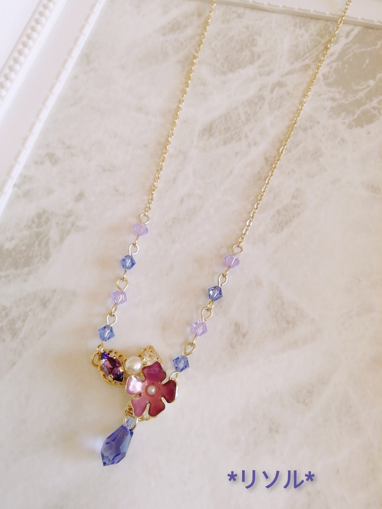 フラワービジューネックレス