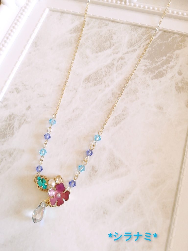 フラワービジューネックレス