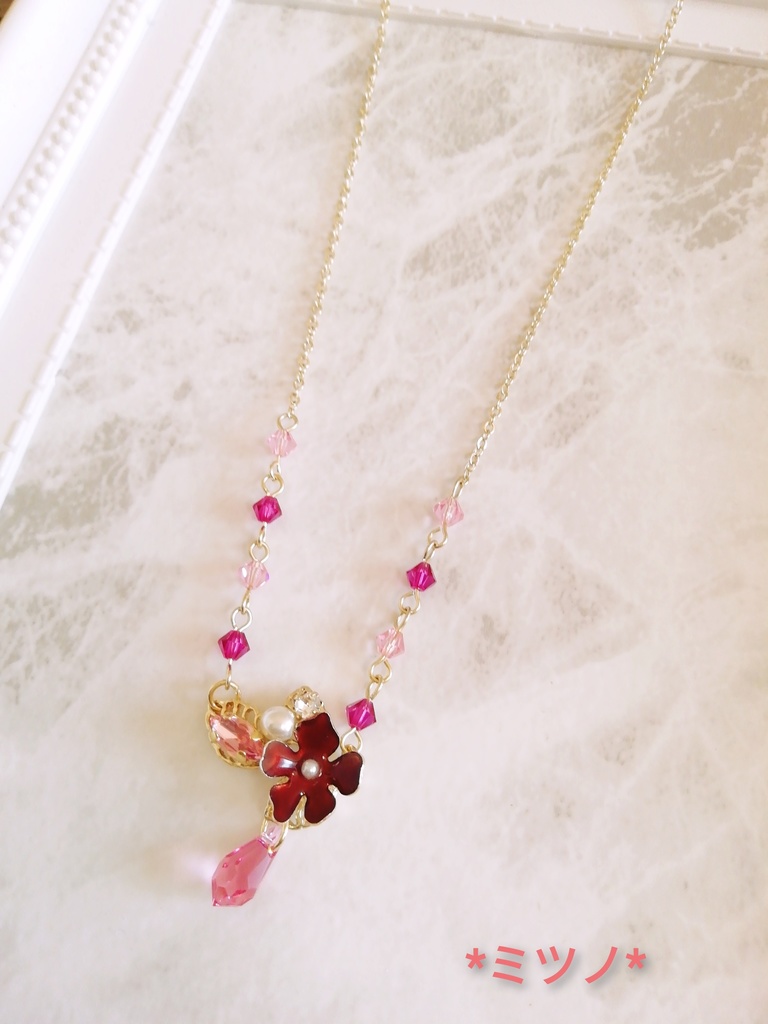 フラワービジューネックレス