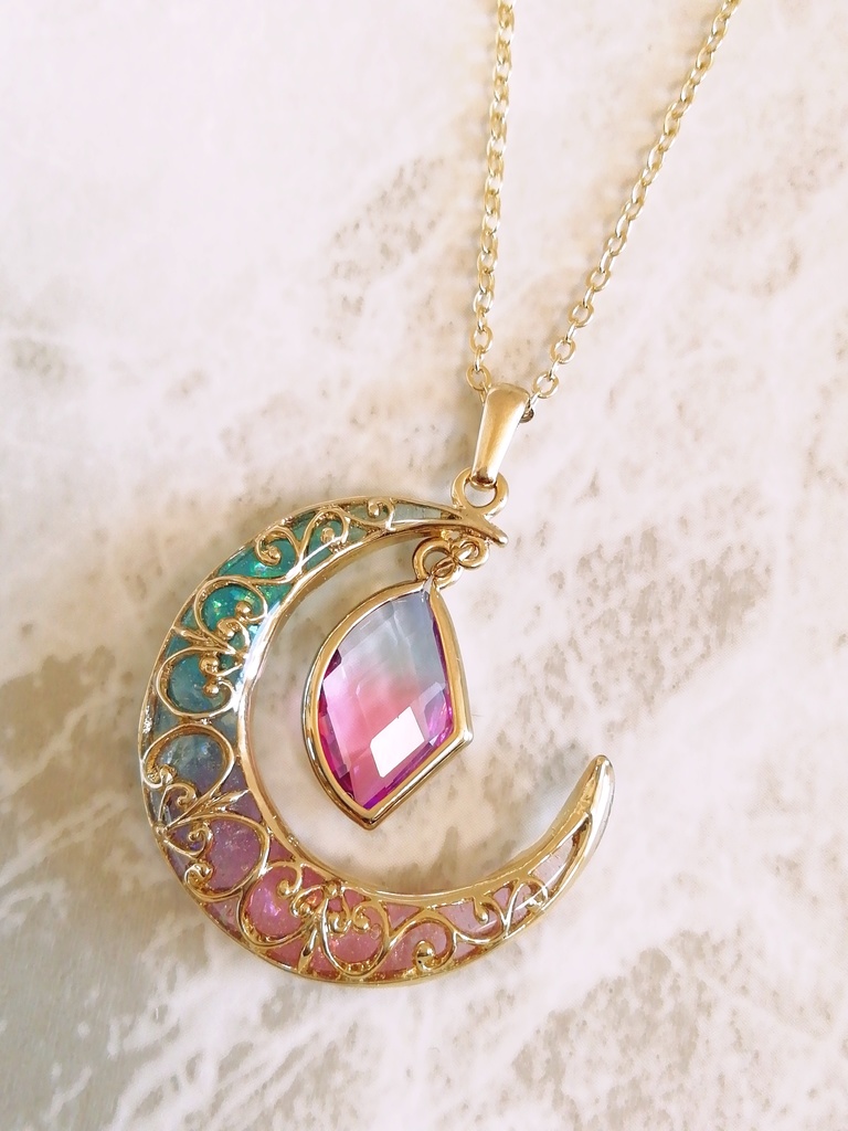 氷闇の月飾り風レジンネックレス(ナギ)