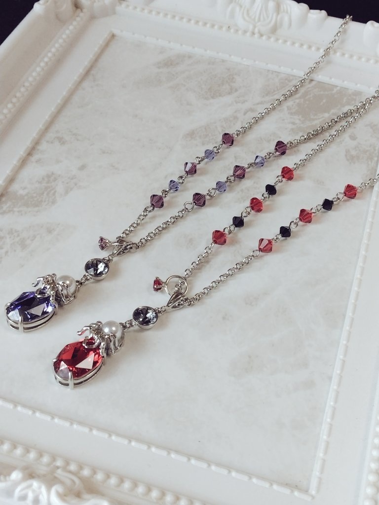 蜘蛛のクリスタルネックレス