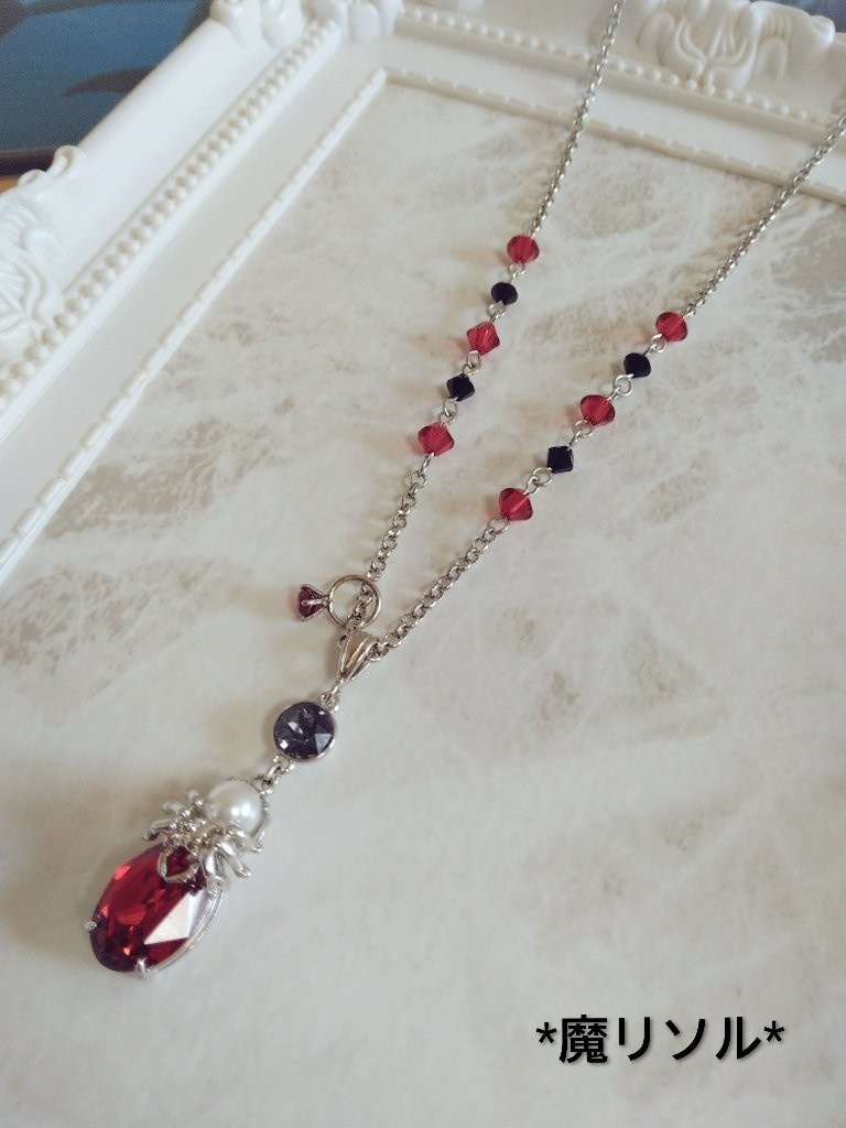 蜘蛛のクリスタルネックレス