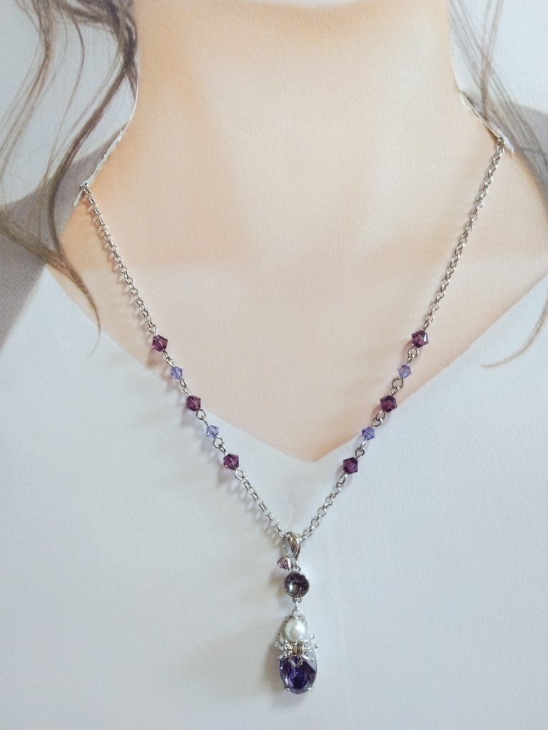 蜘蛛のクリスタルネックレス