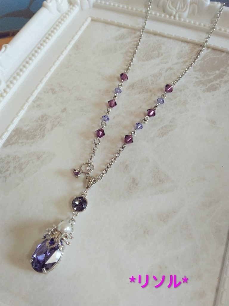 蜘蛛のクリスタルネックレス