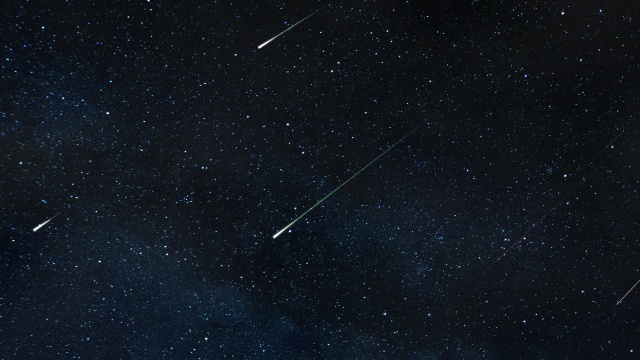 【動画素材】大出現する流星群とキラキラ輝く星空の背景素材 [Stock Video] Meteor Shower in Twinkling Starry Night Sky, Looping Background
