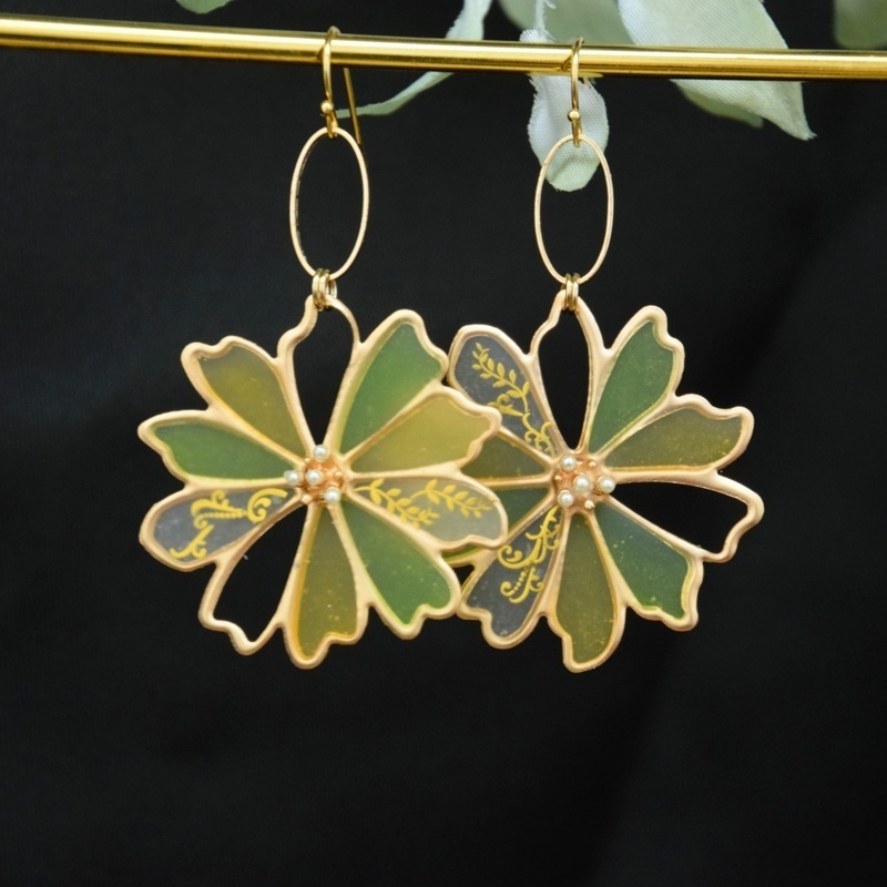🐉🦁カラーのフラワーピアス(イヤリング)