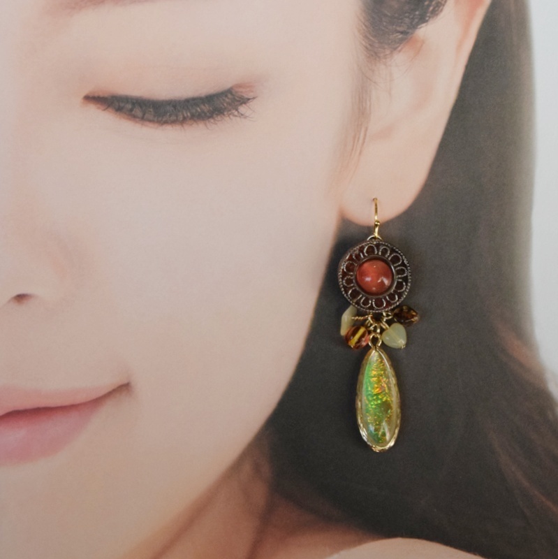 オールドガラスの🐉🦁カラーピアス