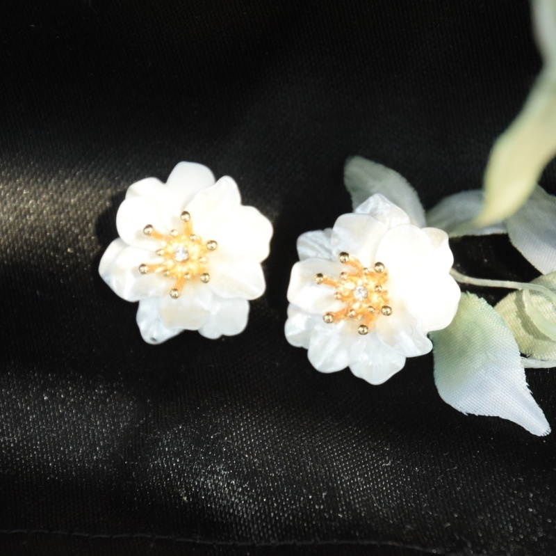 ガライメージの2WAYフラワーイヤリング