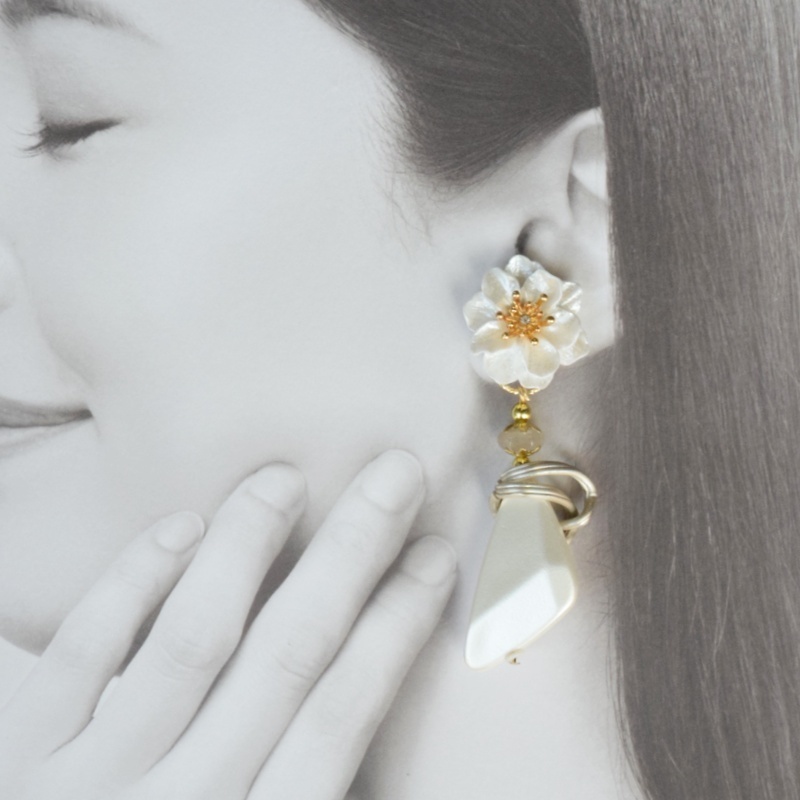 ガライメージの2WAYフラワーイヤリング