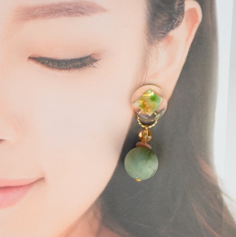 左右色違いの2WAYイヤリング