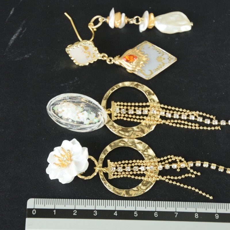 ホワイトシェルのロングイヤリング(ピアス)