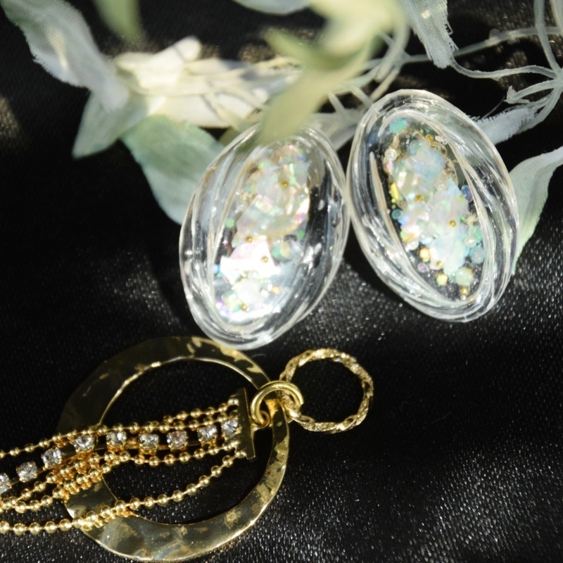 ホワイトシェルのロングイヤリング(ピアス)