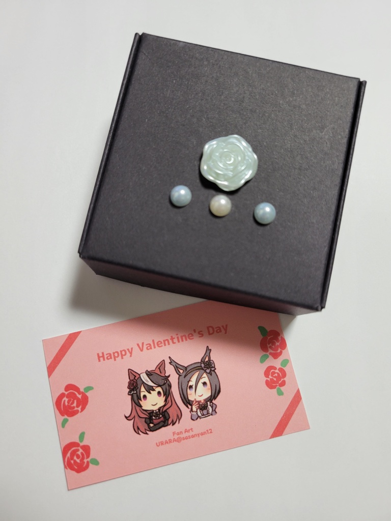 プレゼントBOXに入った、選べるバレンタイン缶バッジ2個セット