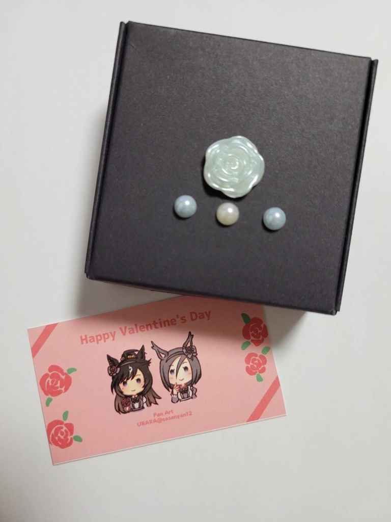 プレゼントBOXに入った、選べるバレンタイン缶バッジ2個セット