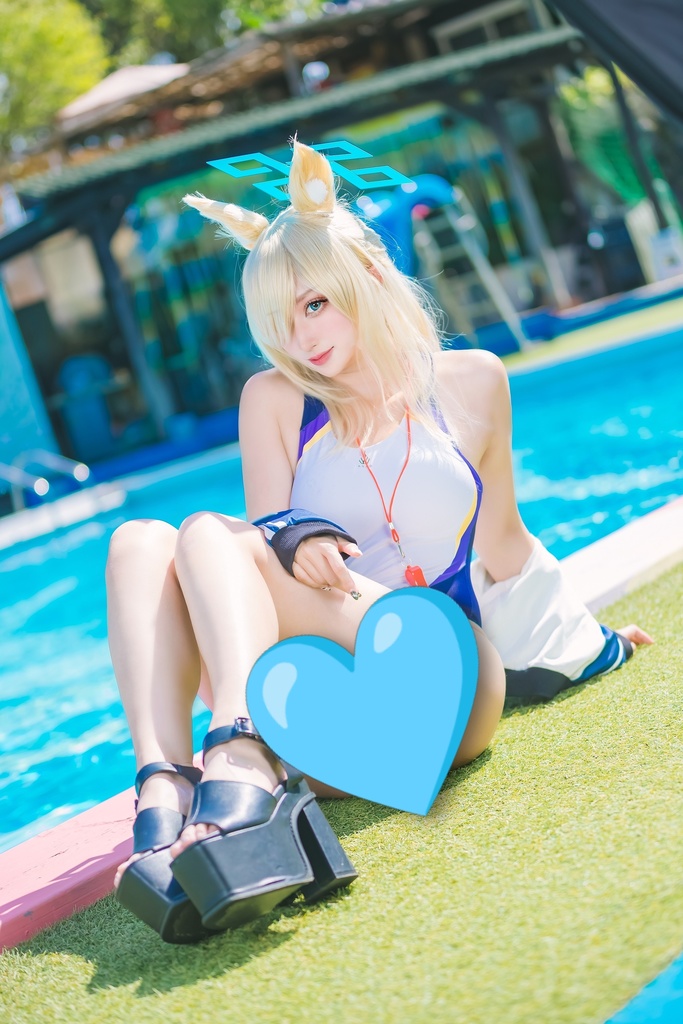 【C107頒布】ブルーアーカイブ/カンナ水着コスプレ写真集