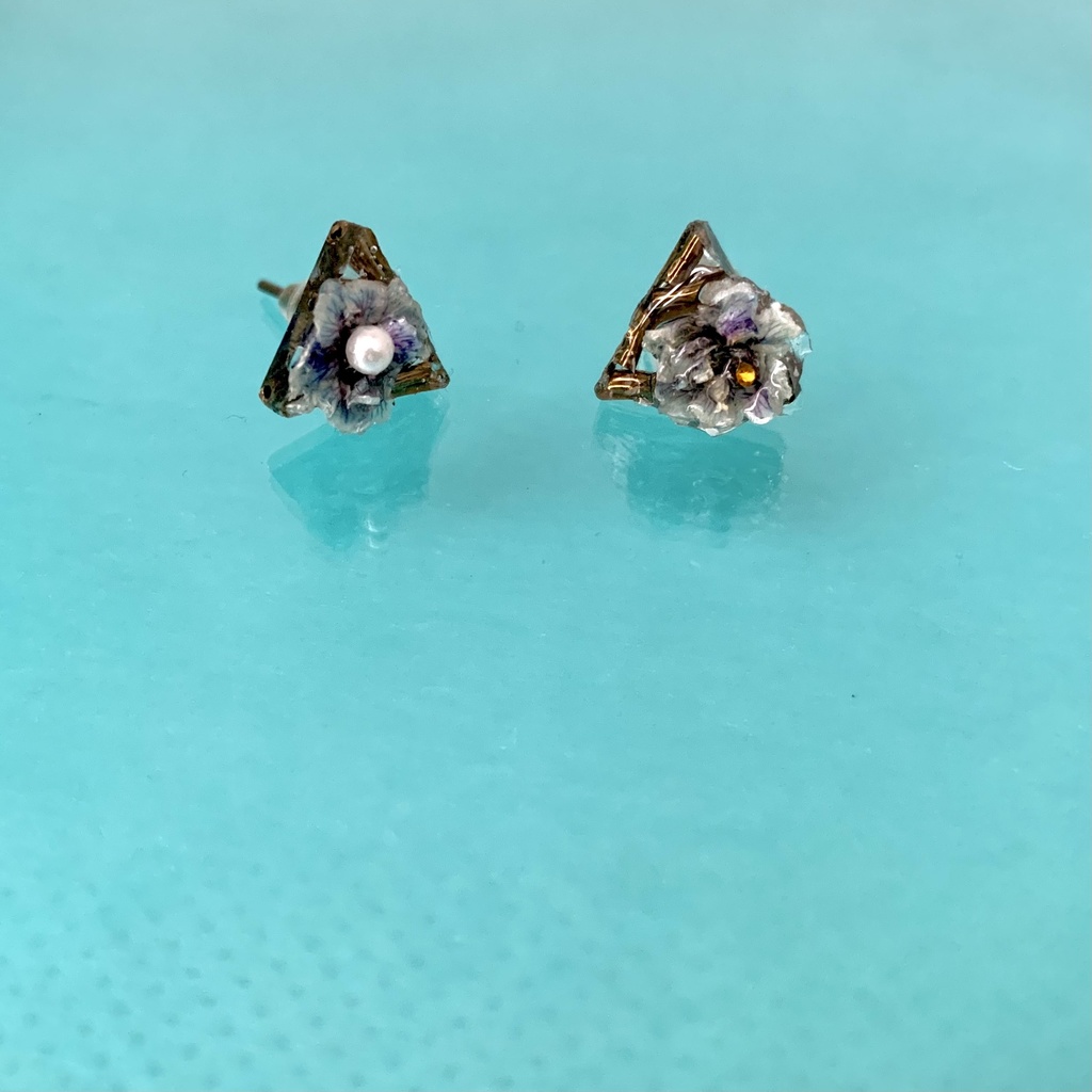 トライアングルピアス 花