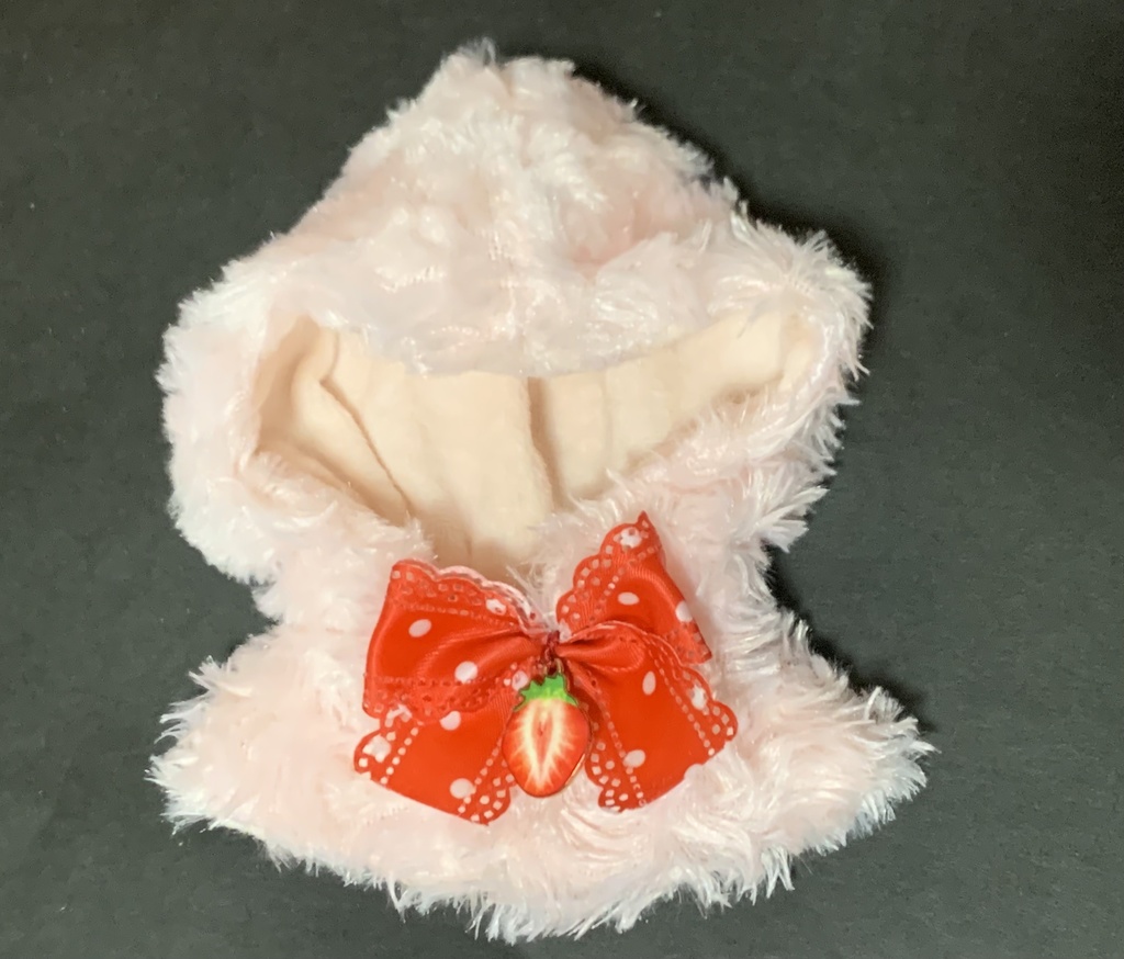 ぬい服　ローズボアのいちごケープ