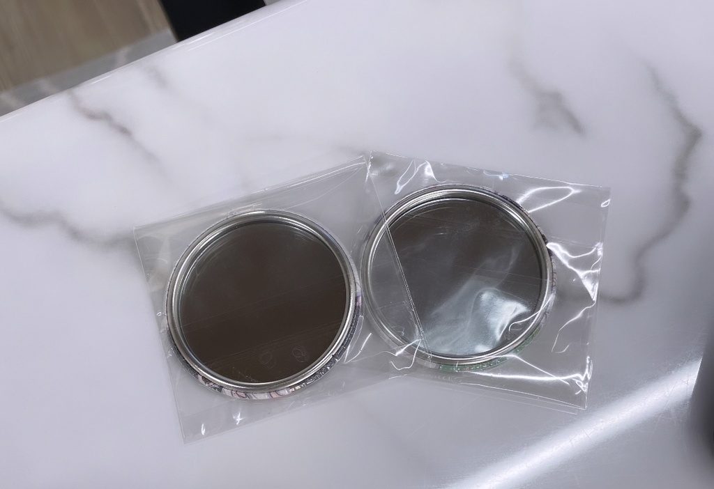 じんまお概念イヤリング(ピアスに変更可)ノベルティ付き