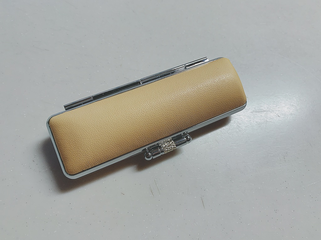 たまごが割れた印鑑ケース