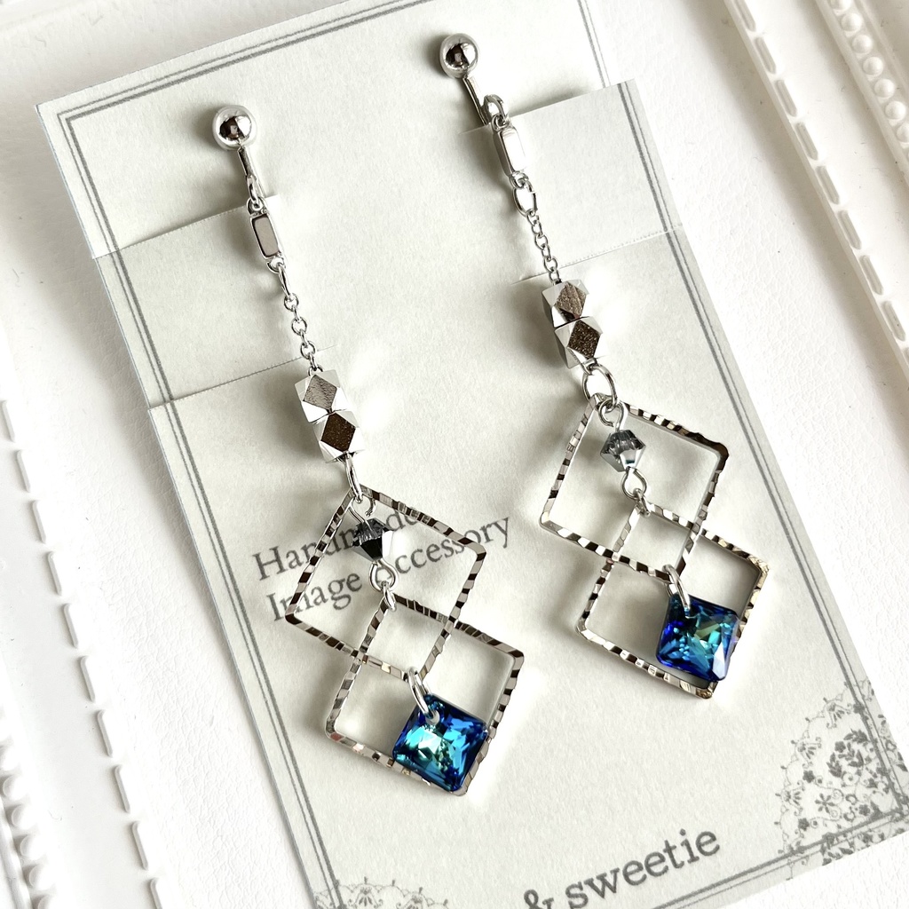 【ツイステ】イグニハイド寮イメージ/ブルークリスタルのイヤリング・ピアス