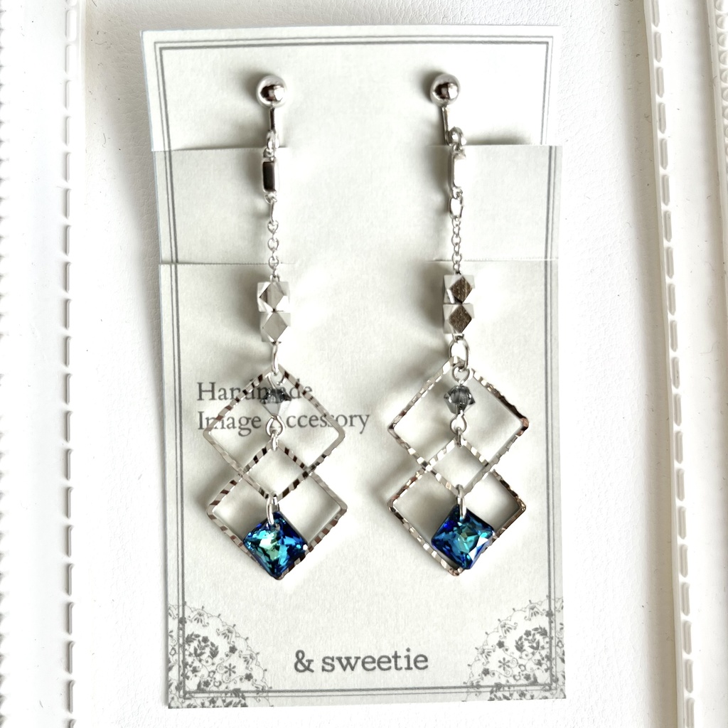 【ツイステ】イグニハイド寮イメージ/ブルークリスタルのイヤリング・ピアス