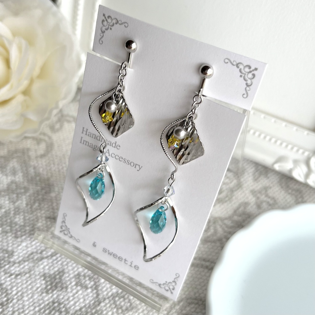 【ツイステ】リーチ兄弟イメージ/ターコイズブルーのツイストイヤリング・ピアス