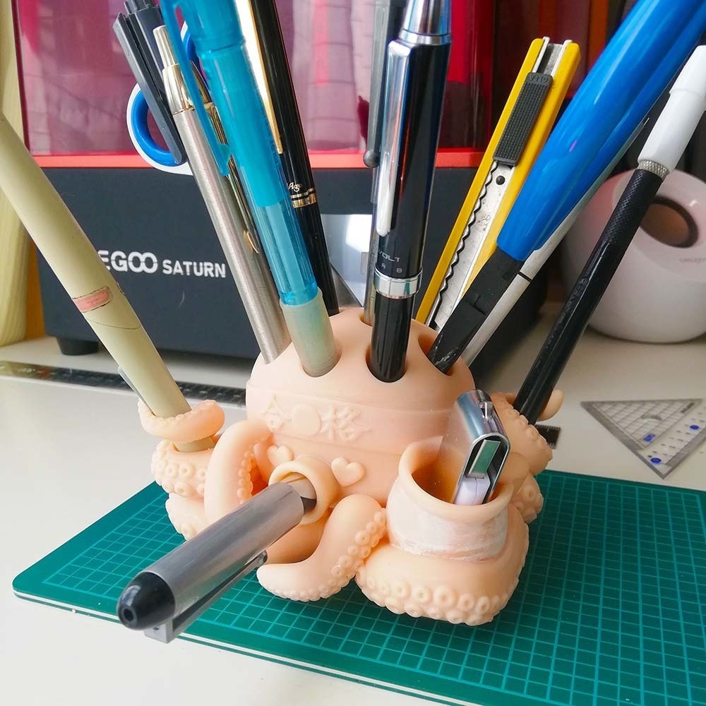 【出力品】オクトペン立て 合格(ベージュ色)