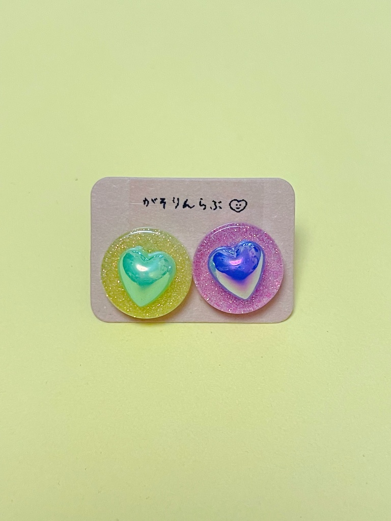 ハートのキラキラピアス