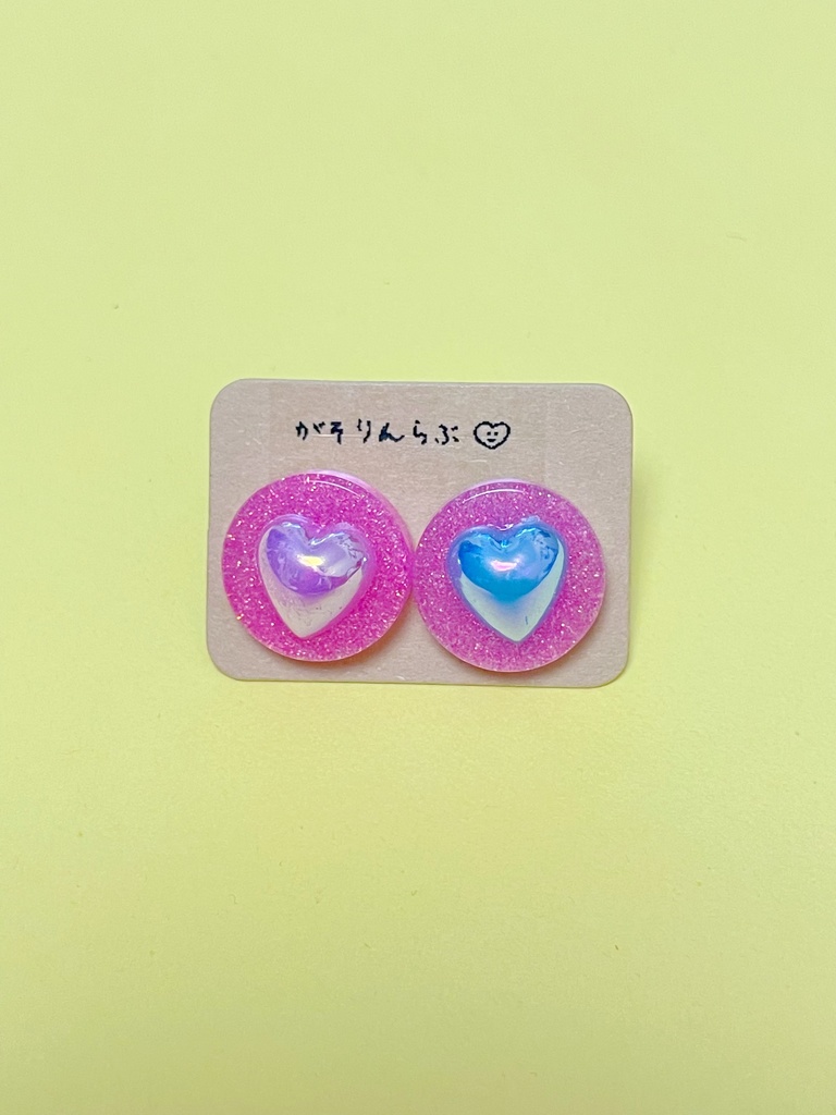 ハートのキラキラピアス